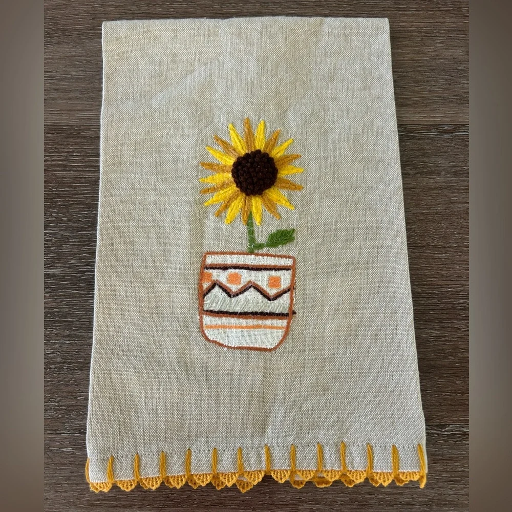 NWOT Mud Pie Sunflower Tea Towel